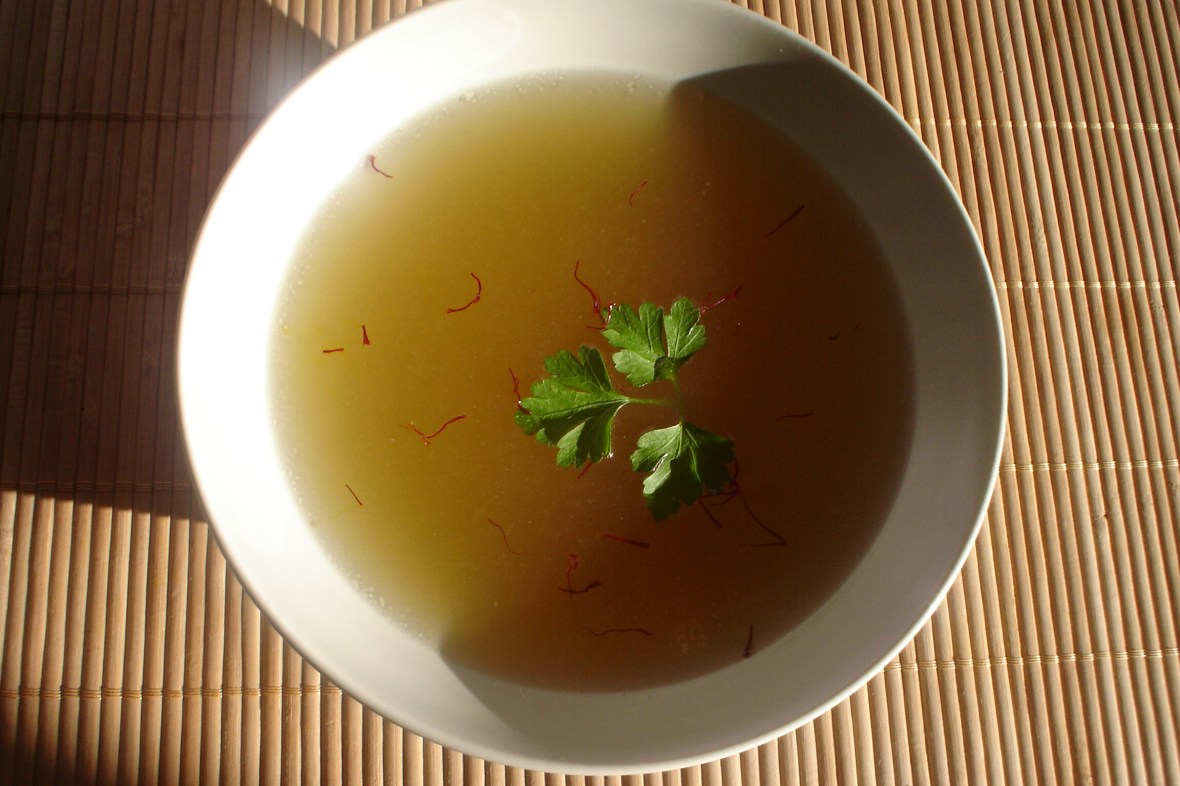 caldo de pollo casero