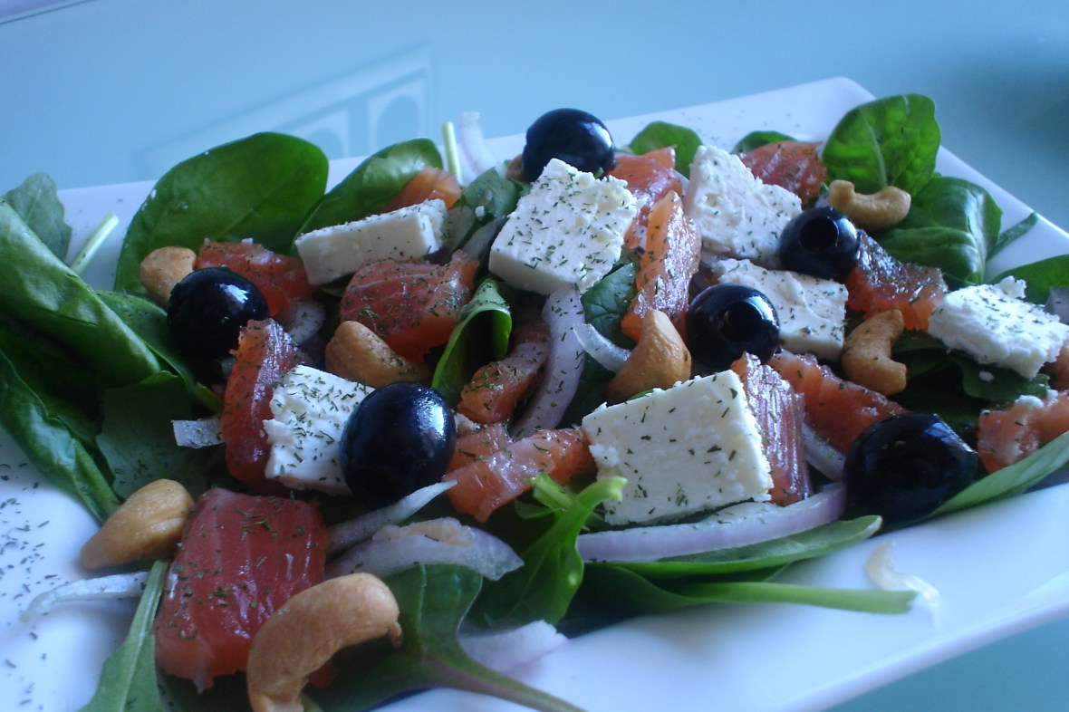 ensalada de salmón y feta